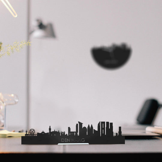 Standing Skyline Den Haag Black houten cadeau decoratie relatiegeschenk van WoodWideCities