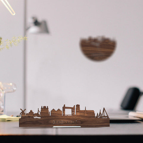 Standing Skyline Dordrecht Noten houten cadeau decoratie relatiegeschenk van WoodWideCities