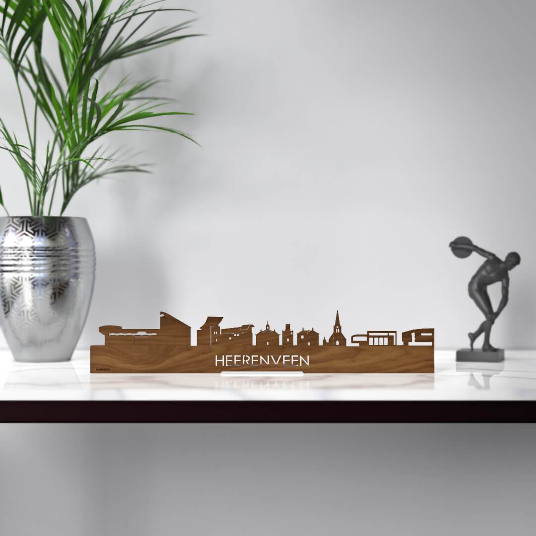 Standing Skyline Heerenveen Noten houten cadeau decoratie relatiegeschenk van WoodWideCities