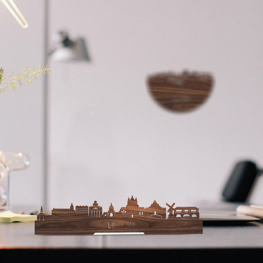 Standing Skyline Leiden Noten houten cadeau decoratie relatiegeschenk van WoodWideCities