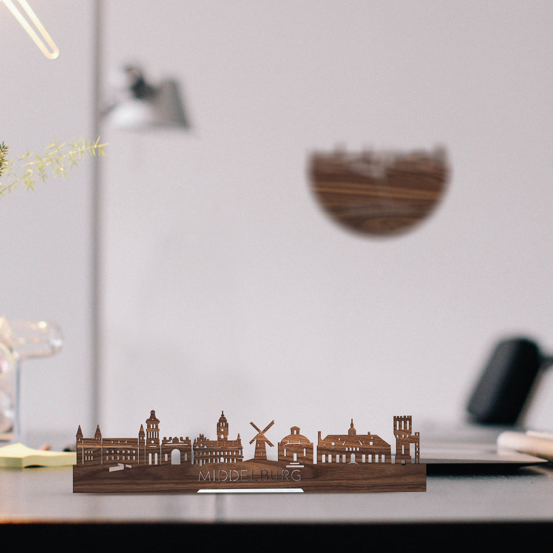 Standing Skyline Middelburg Noten houten cadeau decoratie relatiegeschenk van WoodWideCities