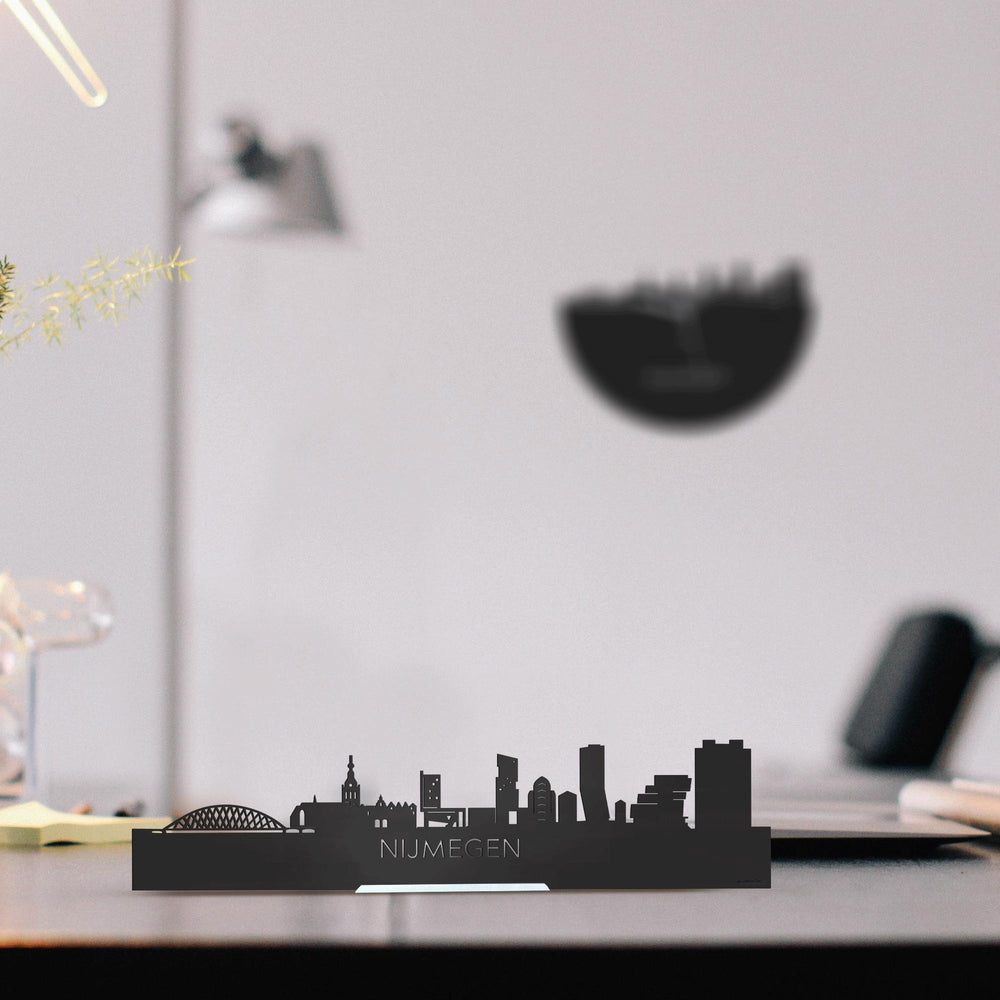 Standing Skyline Nijmegen Black houten cadeau decoratie relatiegeschenk van WoodWideCities
