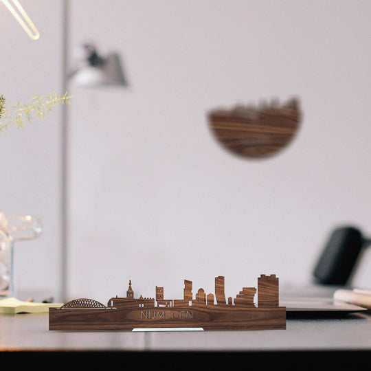 Standing Skyline Nijmegen Noten houten cadeau decoratie relatiegeschenk van WoodWideCities