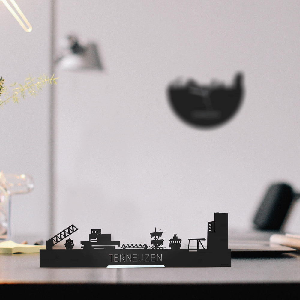 Standing Skyline Terneuzen Black houten cadeau decoratie relatiegeschenk van WoodWideCities