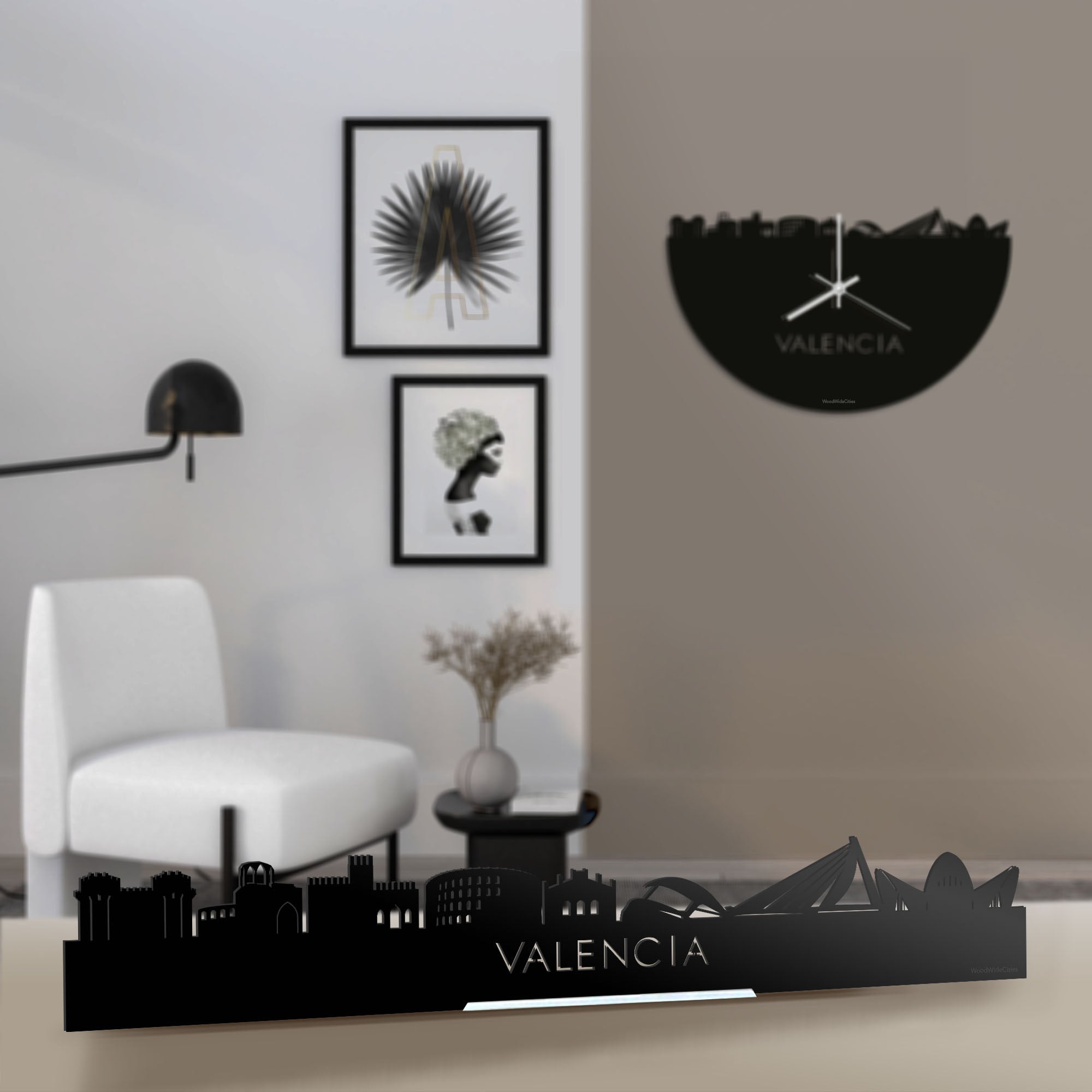 Standing Skyline Valencia Zwart glanzend gerecycled kunststof cadeau decoratie relatiegeschenk van WoodWideCities
