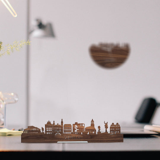 Standing Skyline Venlo Noten houten cadeau decoratie relatiegeschenk van WoodWideCities