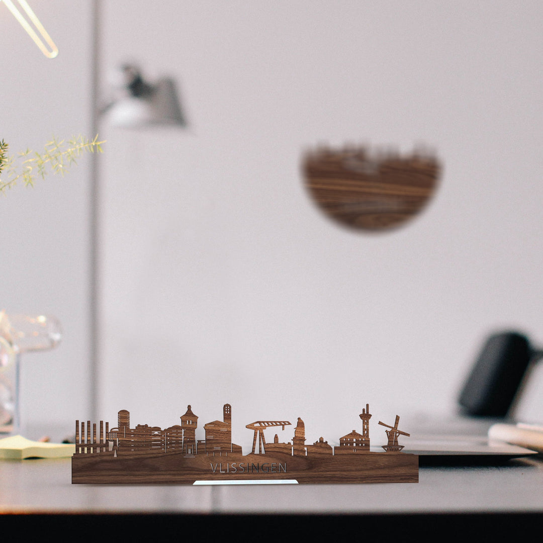 Standing Skyline Vlissingen Noten houten cadeau decoratie relatiegeschenk van WoodWideCities